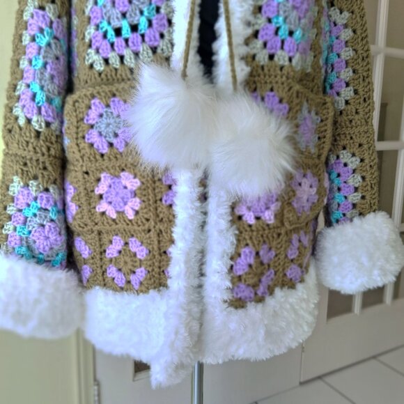 Granny Square Sweater with Fluffy Fur L/XL - Picture 4 of 10